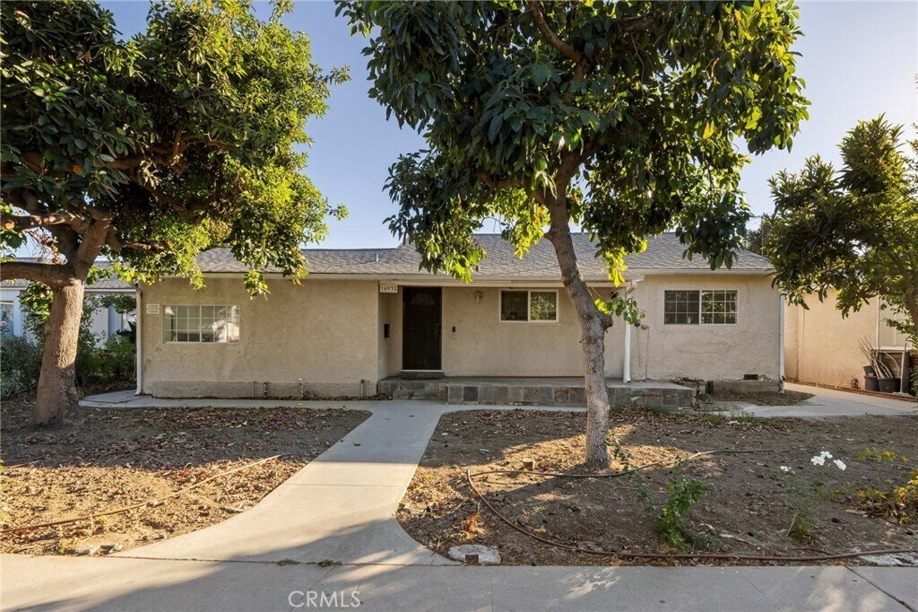 Foto principal - 16938 Hartland St