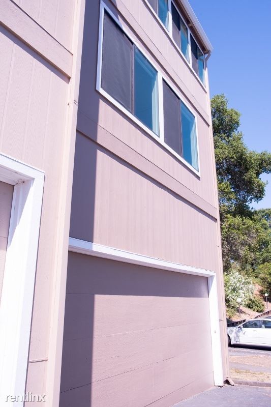 Building Photo - 1253 Royal Oak Terrace