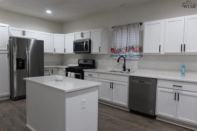 Building Photo - 707 N Foley St