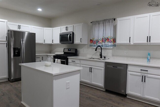 Foto del edificio - 707 N Foley St