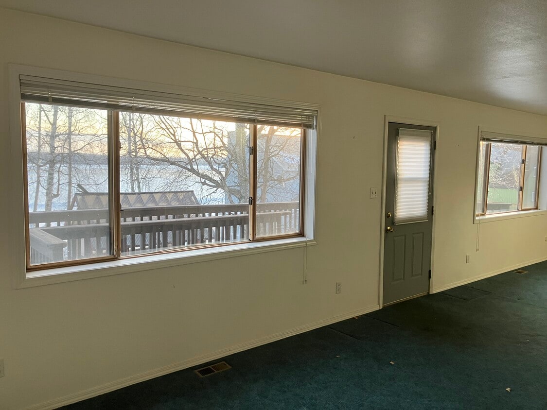 Primary Photo - 900 W Selina Ln