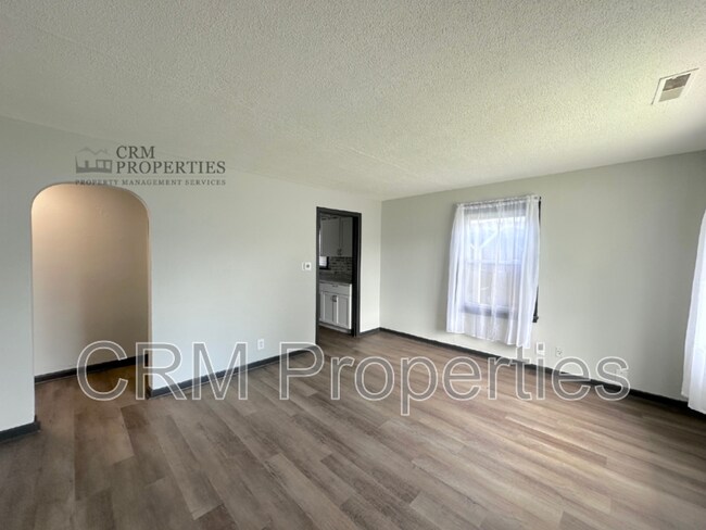 Foto del edificio - 1034 E Elm St