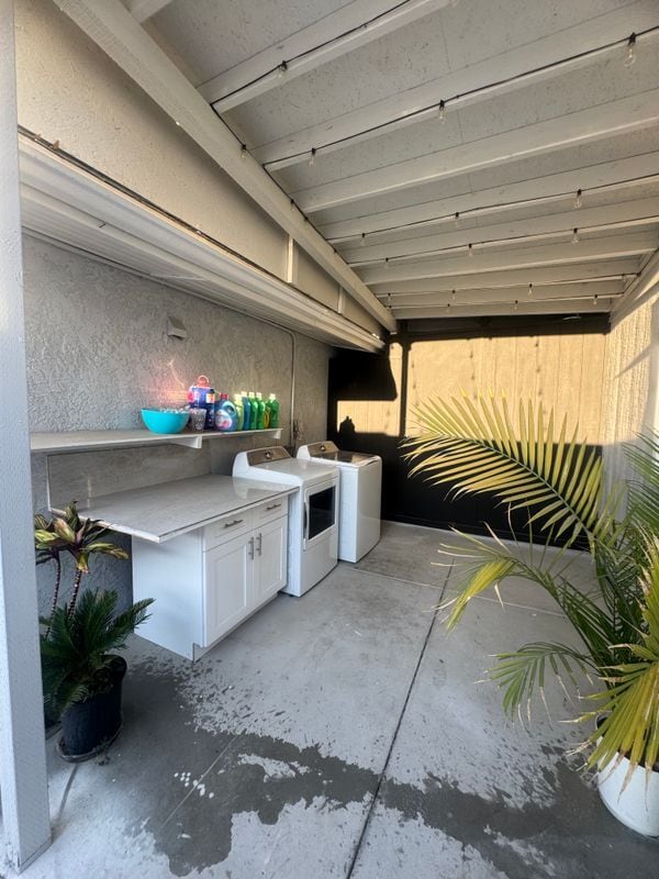 Building Photo - 4628 W Simmons Ave