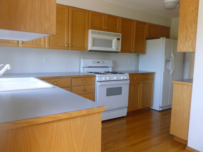 kitchen - 9501 Fremont Ave N