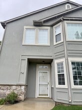 Building Photo - 74 Courtyard Ln E