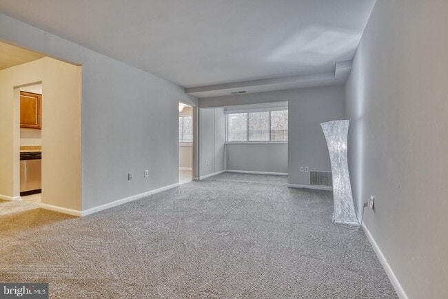 Building Photo - 140 Royal Oak Dr