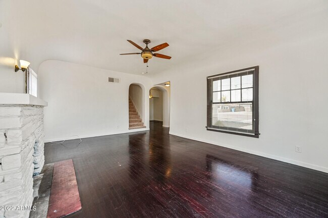 Building Photo - 3949 E Earll Dr