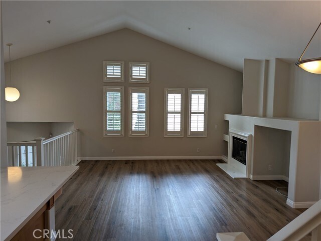 Building Photo - 33 Visalia