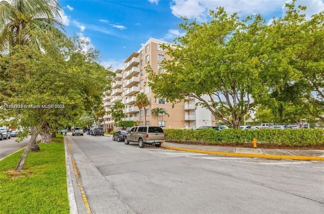 Building Photo - 1455 N Treasure Dr