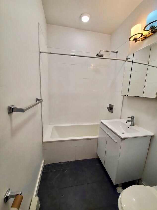 Foto principal - 512 E 117th St