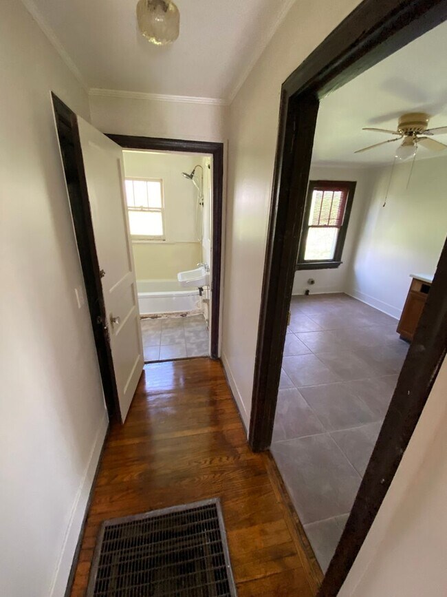 Building Photo - Newly available in woodycrest