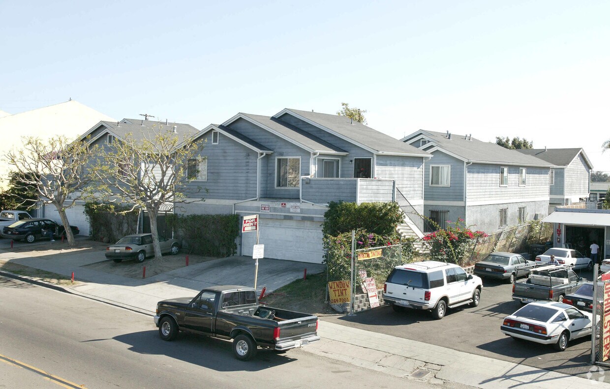 Building Photo - National View Apartments