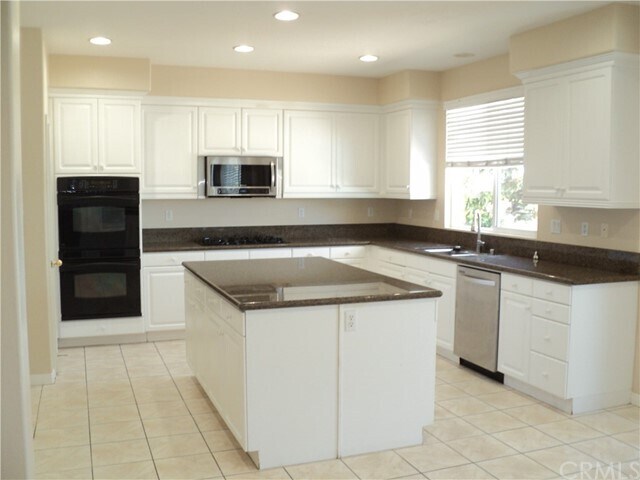 Building Photo - 26297 Horsetail St