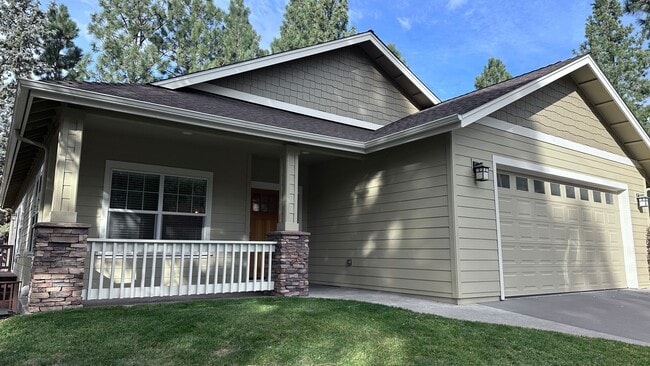 Building Photo - Luxury Living in Awbrey?Court: Your 4 Bed ...