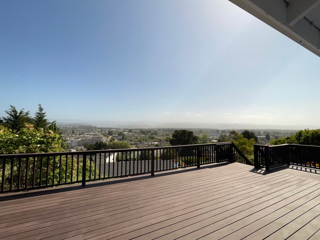 Foto principal - 1945 Scenic Dr