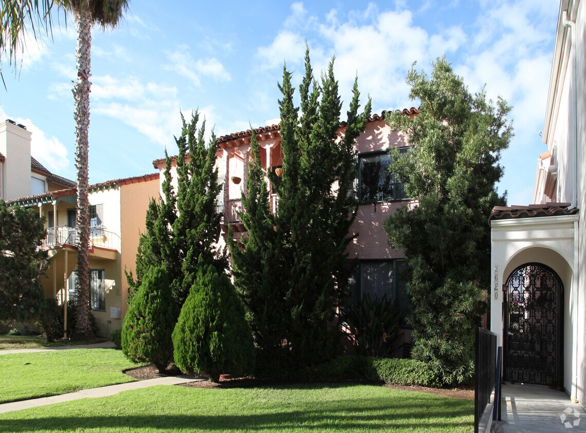 Foto del edificio - 3610-3616 Indiana St