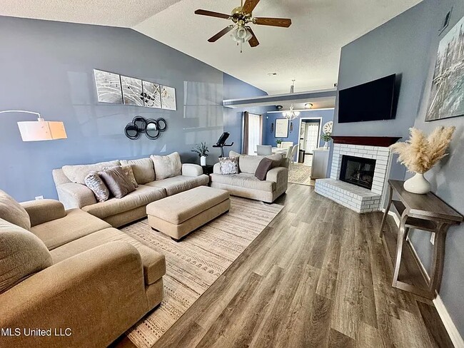 Building Photo - 1096 W E Ross Pkwy