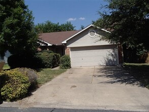 Building Photo - 208 Juniper Dr