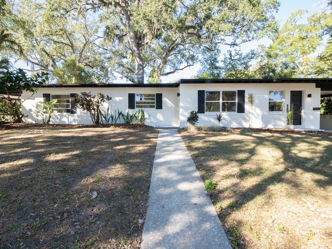 Building Photo - 504 Altaloma Ave