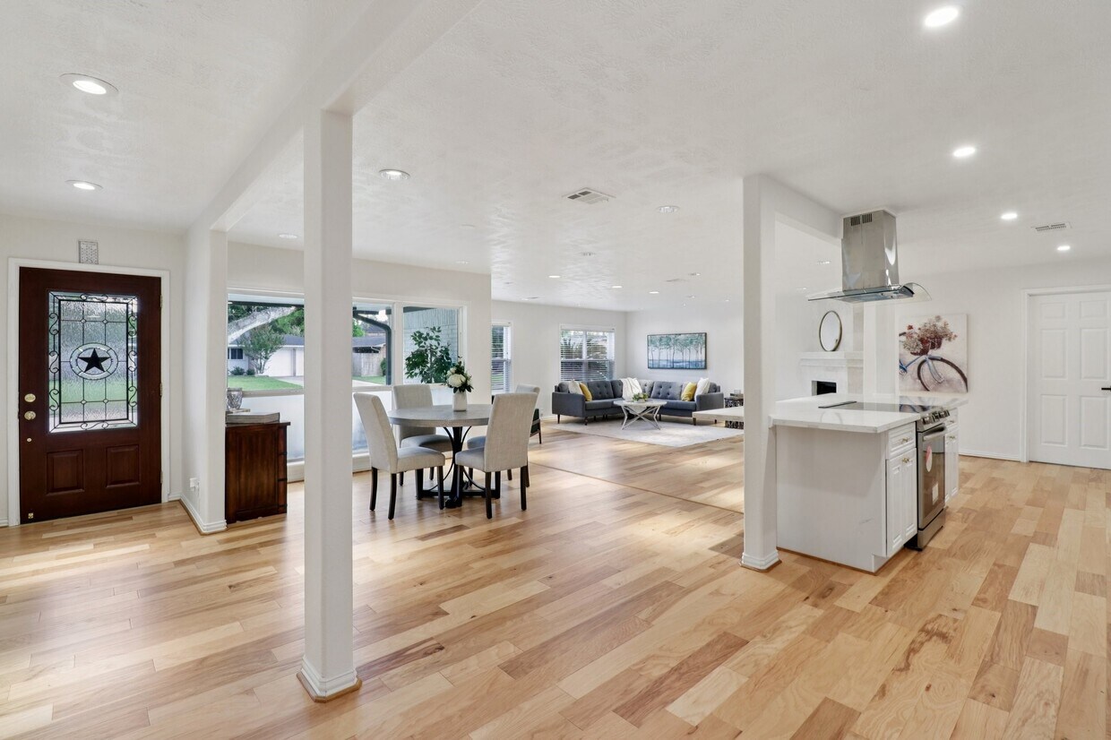 Foto principal - 10328 Shadow Oaks Dr