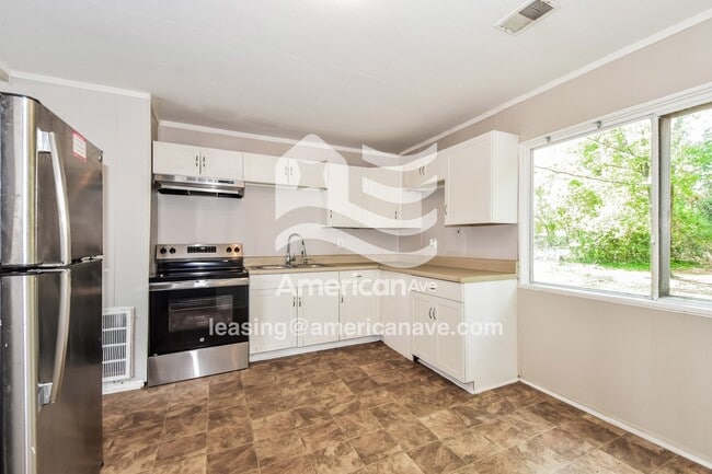 Building Photo - 926 Poplar St