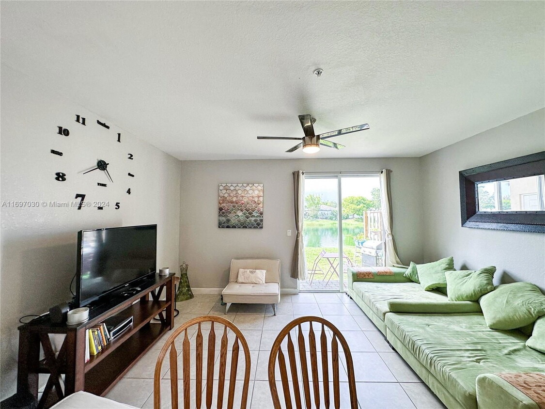 Foto principal - 2819 SE 1st Dr