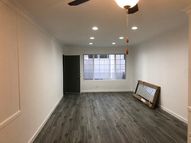 Building Photo - 1536 S Fairfax Ave