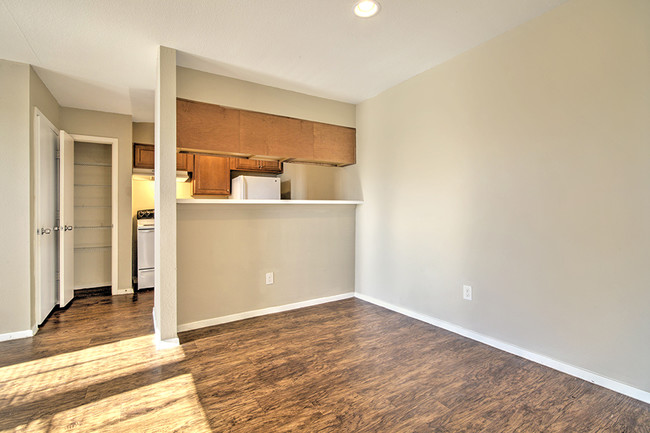 Foto del edificio - Rolling Oaks Apartment Homes