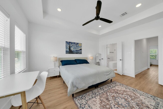 Photo - 3417 Yellowstone BlvdRoom 1 (Houston, TX) Townhome