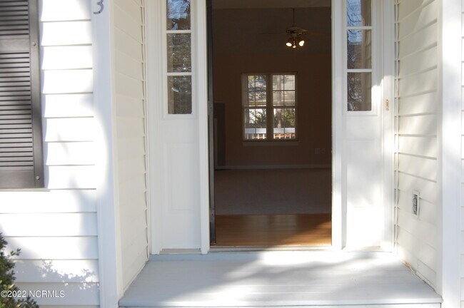 Building Photo - 953 Blackeyed Susan Pl