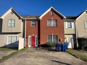 Building Photo - 744 3rd St NE