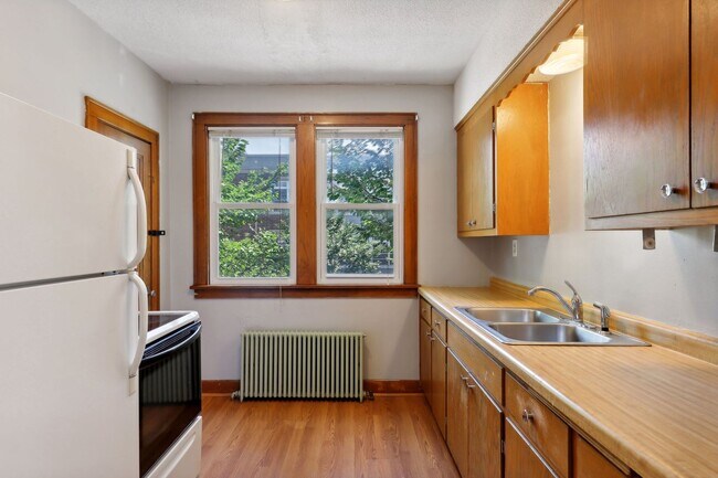 Building Photo - 2723 E 38th St