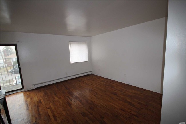 Foto del edificio - 164-40-164-77 77th Rd