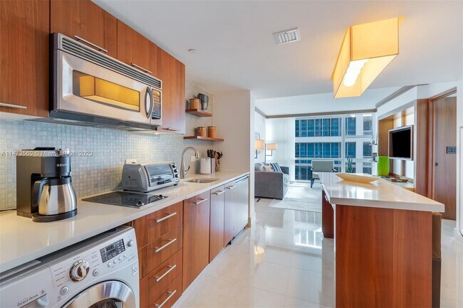 Building Photo - 6801 Collins Ave