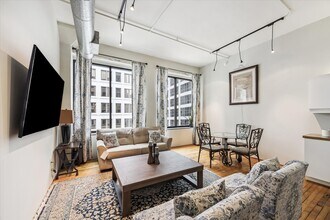 Building Photo - 705 Main St