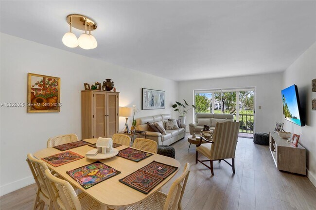 Foto del edificio - 950 Hillcrest Dr
