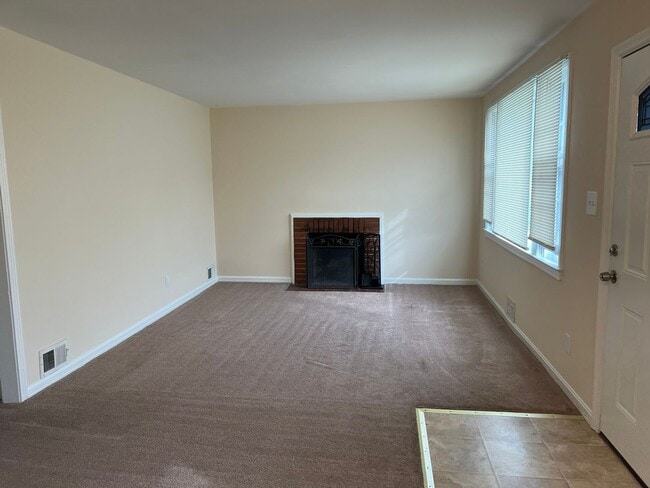 Building Photo - Wonderful Rambler Close to NIH, Walter Ree...