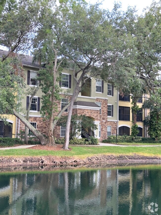 Building Photo - 10123 Courtney Palms Blvd