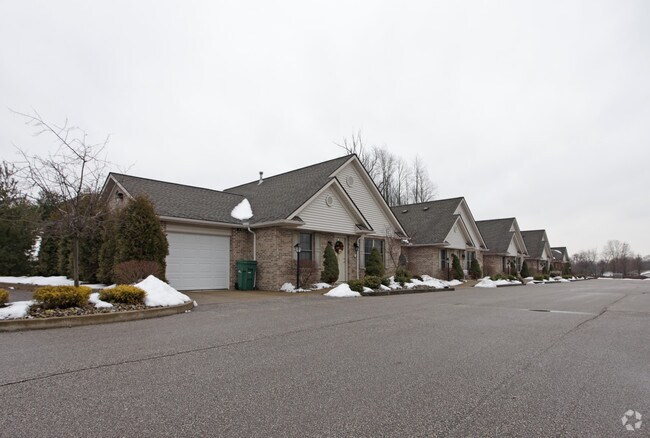 Foto del edificio - Long Drive Townhomes