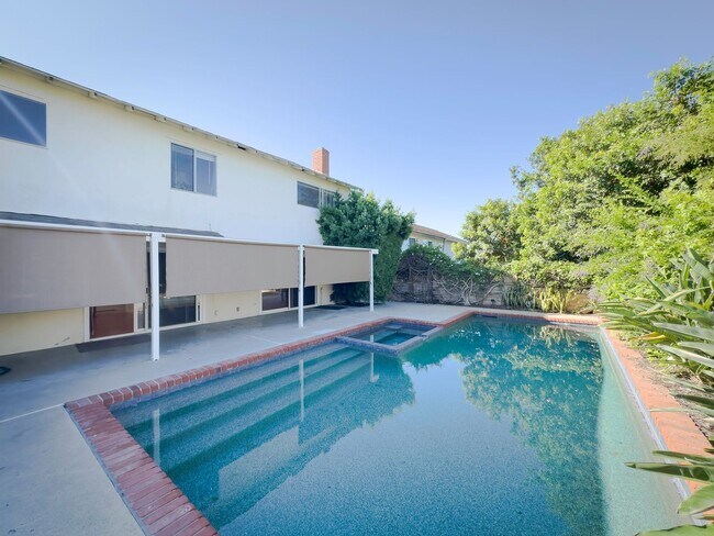 Building Photo - ~POOL HOME~ For Rent in Mission Viejo! 5 Bedrooms!