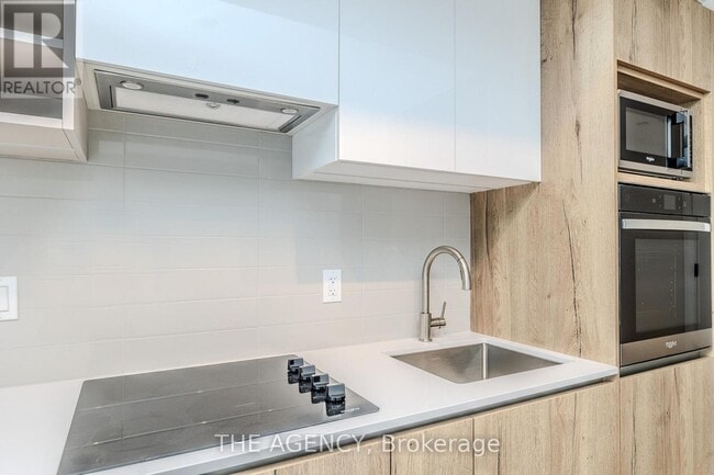 Building Photo - 319 Jarvis St