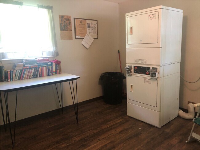 Foto del edificio - 709 Witt St