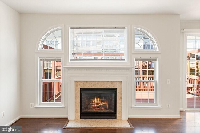 Foto del edificio - 7056 Courtyard Way