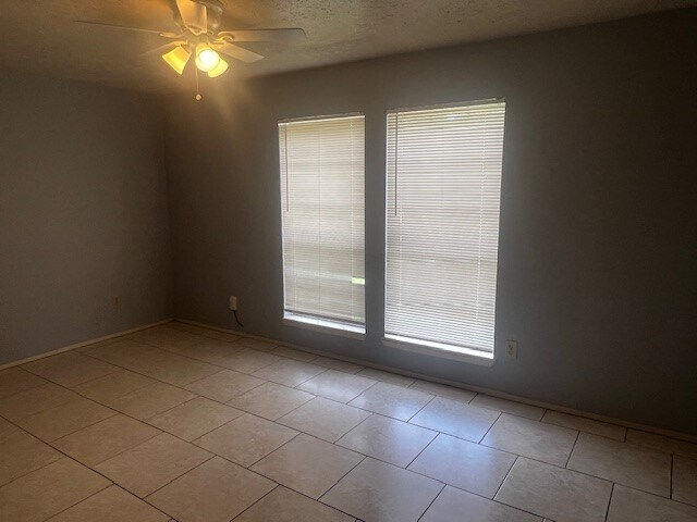 Foto del edificio - 22407 Tree House Ln