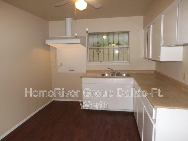 Building Photo - 5720 Bluffman Dr