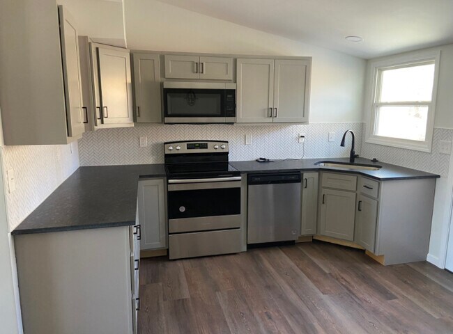 Foto del edificio - 526 Cypress Dr