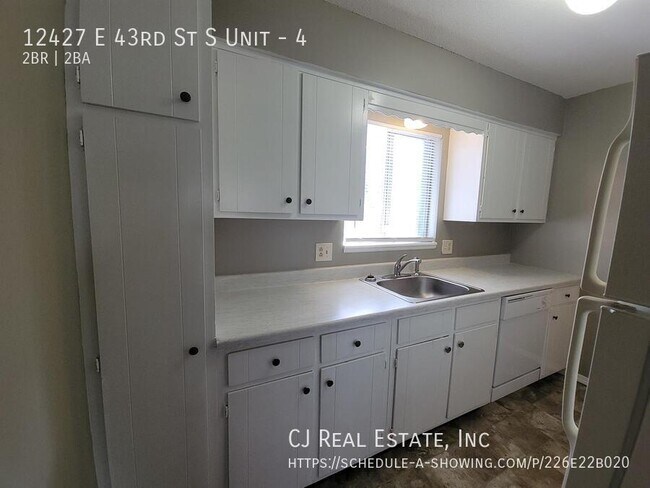 Building Photo - 12427 East 43rd St S