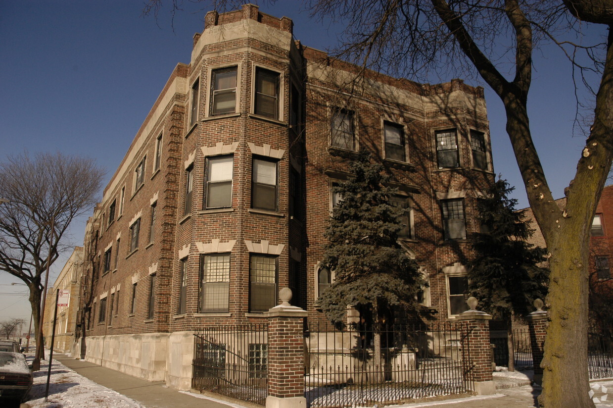 Primary Photo - 4956 S Michigan
