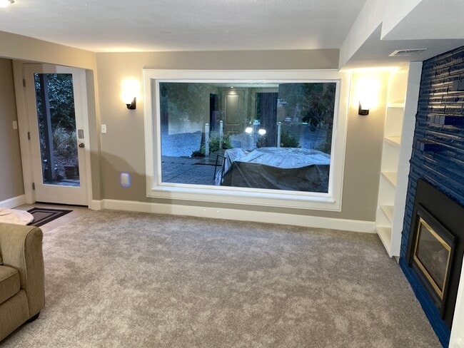 Main room with view of lake - 14646 196th Ave SE