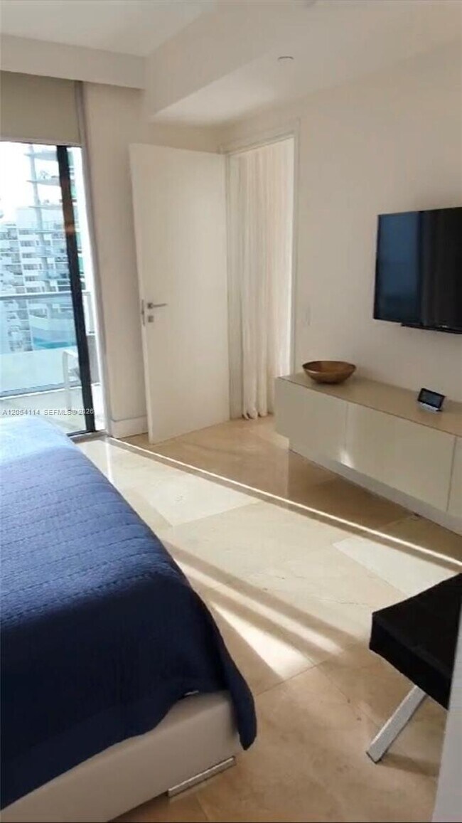 Foto del edificio - 1300 Brickell Bay Dr